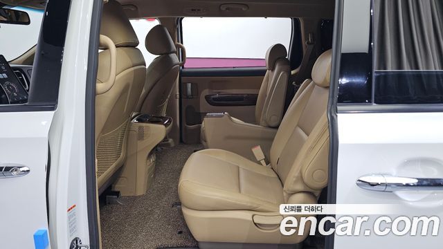 Kia Canival 2016 — photo 11