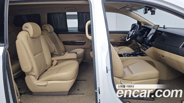 Kia Canival 2016 — photo 12