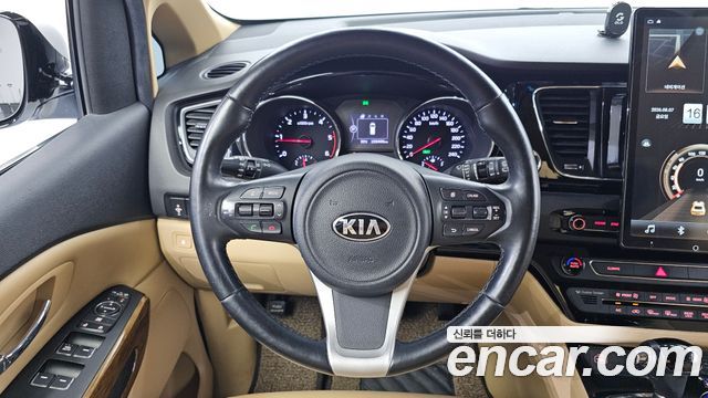 Kia Canival 2016 — photo 13