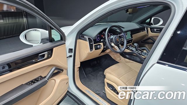 Porsche Cayenne 2023 — photo 13