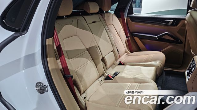 Porsche Cayenne 2023 — photo 17