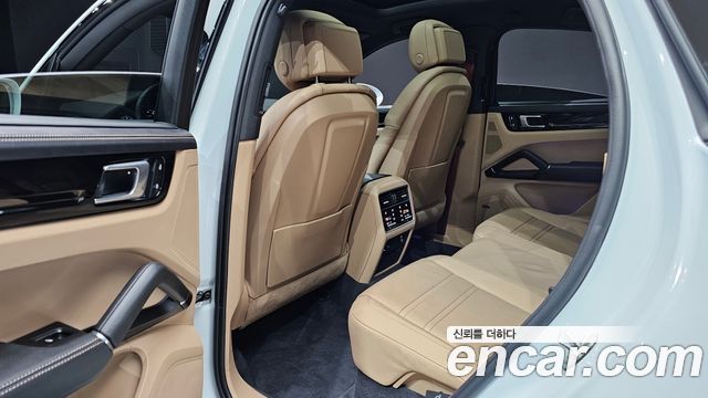 Porsche Cayenne 2023 — photo 18