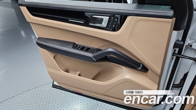 Porsche Cayenne 2023 — photo 14