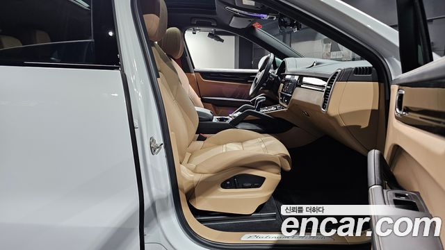 Porsche Cayenne 2023 — photo 16