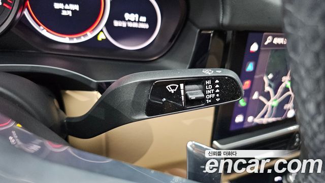 Porsche Cayenne 2023 — photo 28