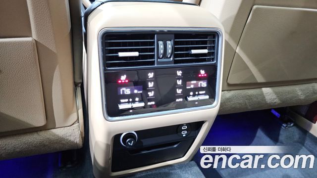 Porsche Cayenne 2023 — photo 29