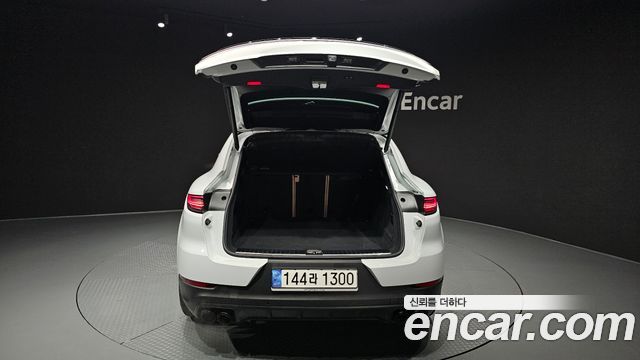 Porsche Cayenne 2023 — photo 35