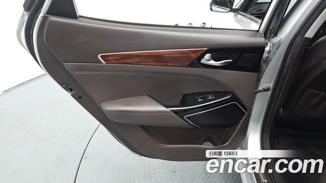 Kia K7 2016 — photo 15