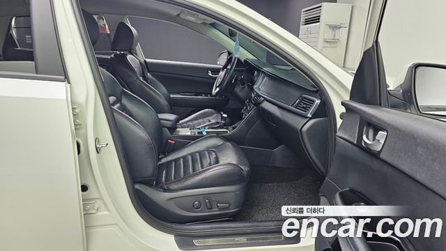 Kia K5 2017 — photo 11