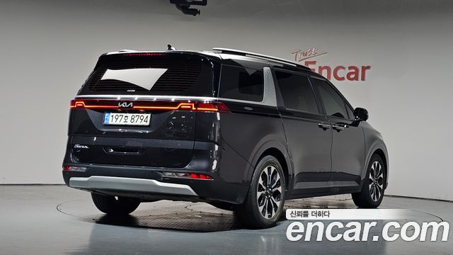 Kia Canival 2023 — photo 2