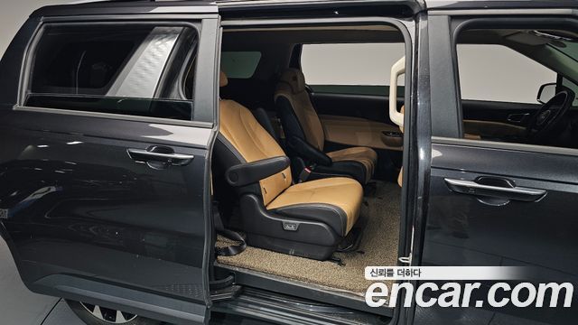 Kia Canival 2023 — photo 12
