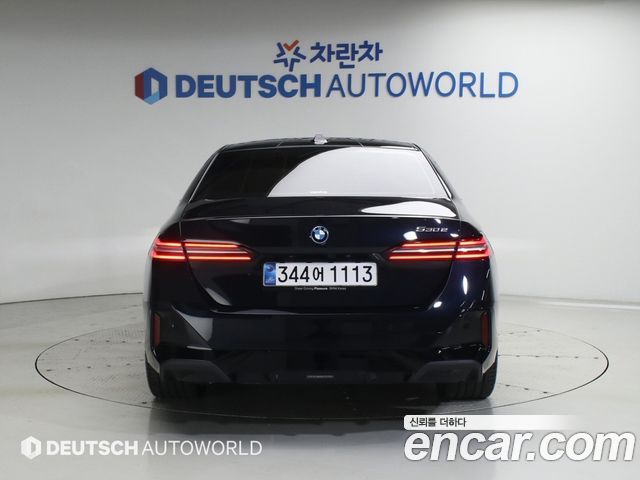 BMW 5-Series 2025 — photo 4