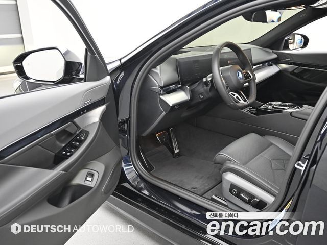 BMW 5-Series 2025 — photo 11