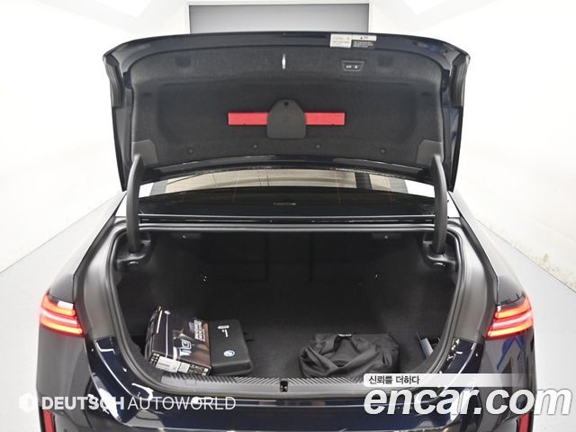 BMW 5-Series 2025 — photo 20