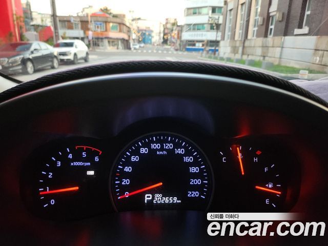 Kia Canival 2012 — photo 16