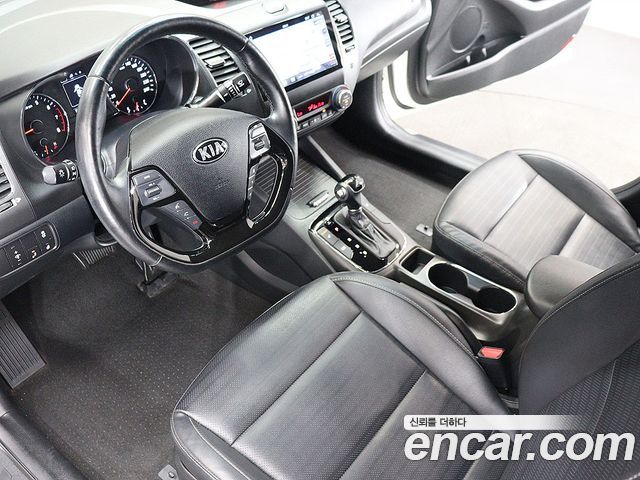Kia K3 2016 — photo 10