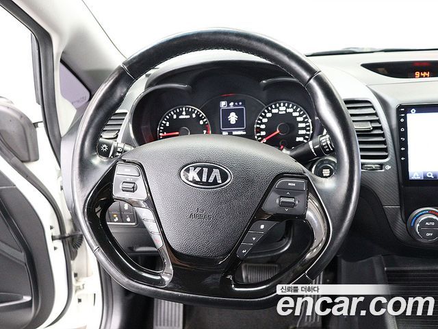 Kia K3 2016 — photo 11