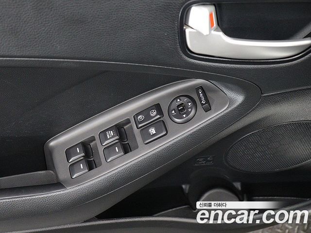 Kia K3 2016 — photo 17