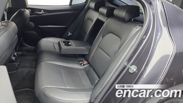 Kia Stinger 2018 — photo 16