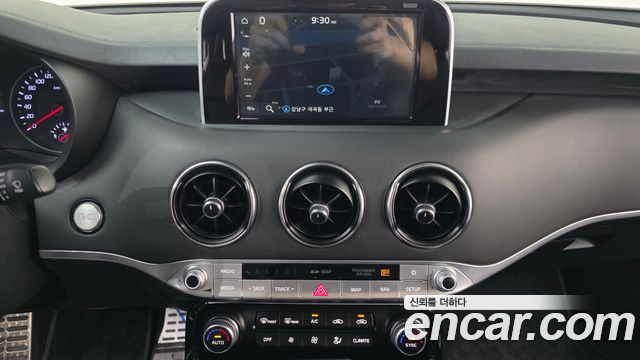 Kia Stinger 2018 — photo 32