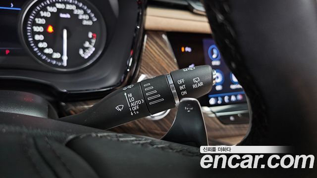 Cadillac XT6 2023 — photo 28