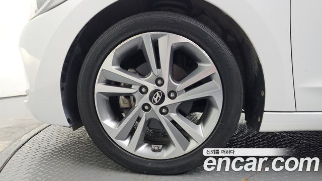 Hyundai AVANTE 2018 — photo 5