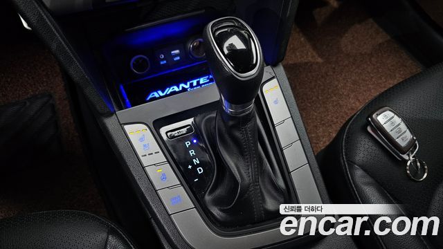 Hyundai AVANTE 2018 — photo 12