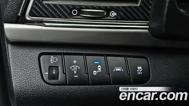 Hyundai AVANTE 2018 — photo 24