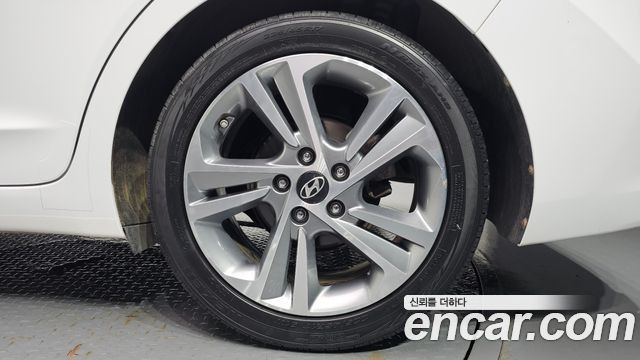 Hyundai AVANTE 2018 — photo 7