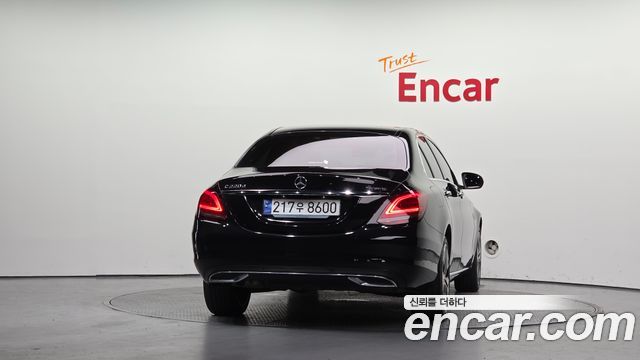 Mercedes-Benz C-Class 2019 — photo 4