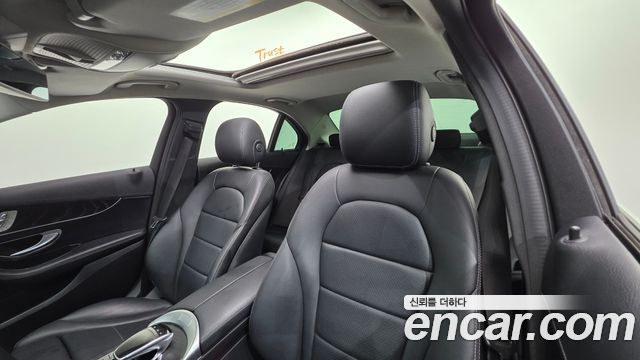 Mercedes-Benz C-Class 2019 — photo 17