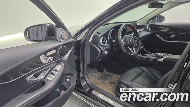 Mercedes-Benz C-Class 2019 — photo 18