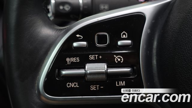 Mercedes-Benz C-Class 2019 — photo 23