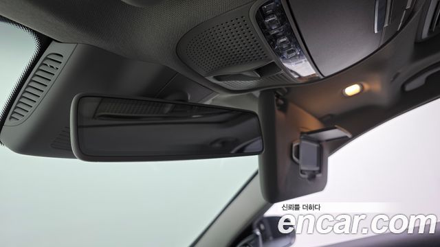 Mercedes-Benz C-Class 2019 — photo 24