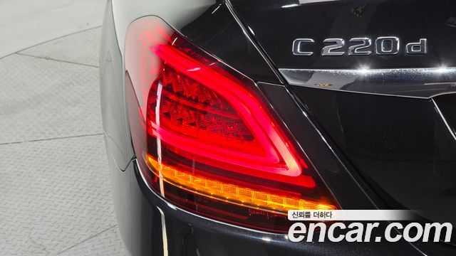 Mercedes-Benz C-Class 2019 — photo 9