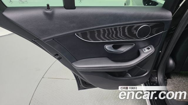 Mercedes-Benz C-Class 2019 — photo 15
