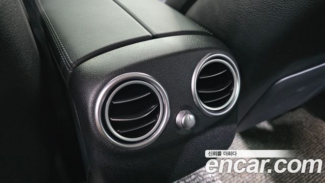 Mercedes-Benz C-Class 2019 — photo 29