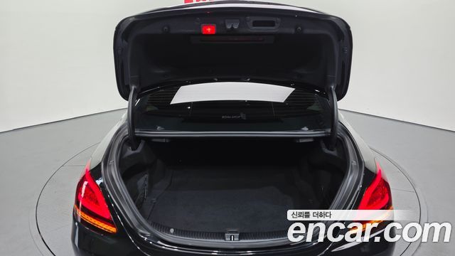 Mercedes-Benz C-Class 2019 — photo 30