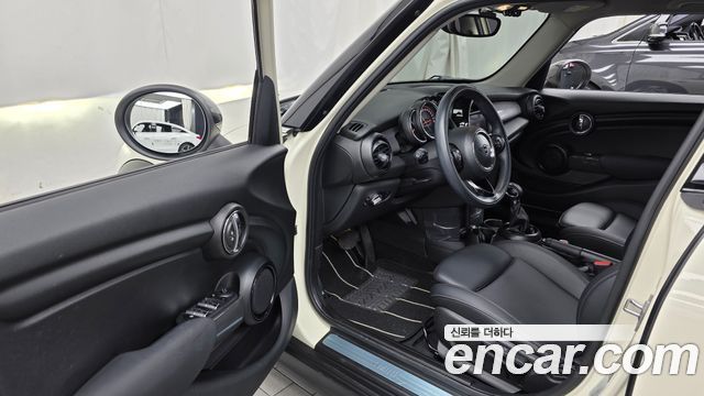 Mini Cooper 2019 — photo 13