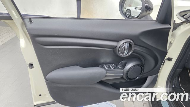 Mini Cooper 2019 — photo 14