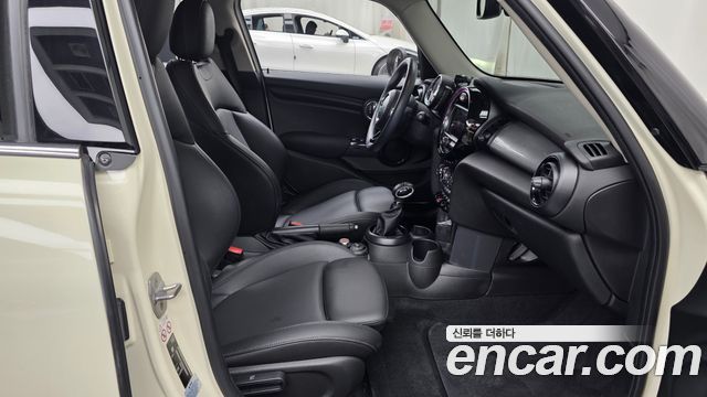 Mini Cooper 2019 — photo 16
