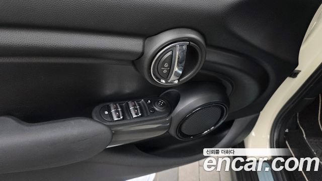 Mini Cooper 2019 — photo 27
