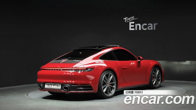 Porsche 911 2020 — photo 2