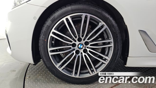 BMW 5-Series 2020 — photo 5