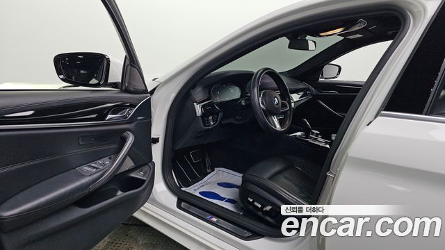 BMW 5-Series 2020 — photo 10