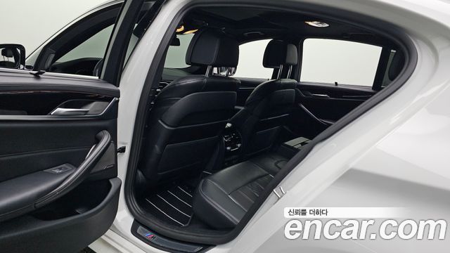 BMW 5-Series 2020 — photo 11