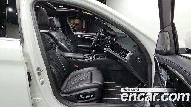BMW 5-Series 2020 — photo 12