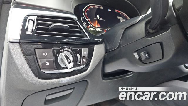 BMW 5-Series 2020 — photo 13