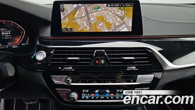 BMW 5-Series 2020 — photo 15