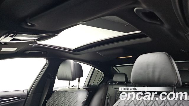BMW 5-Series 2020 — photo 18